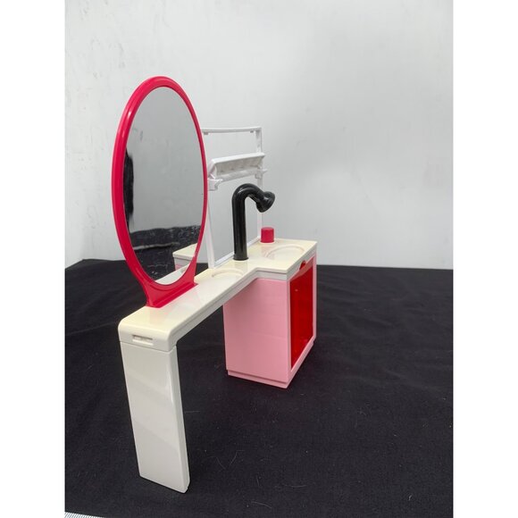 2015 Barbie Sparkle Style Salon Doll Vanity - Picture 2 of 7